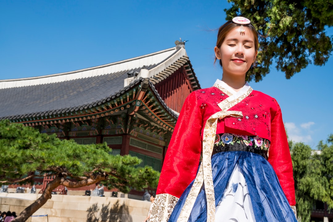 woman wearing Korean traditional dress
