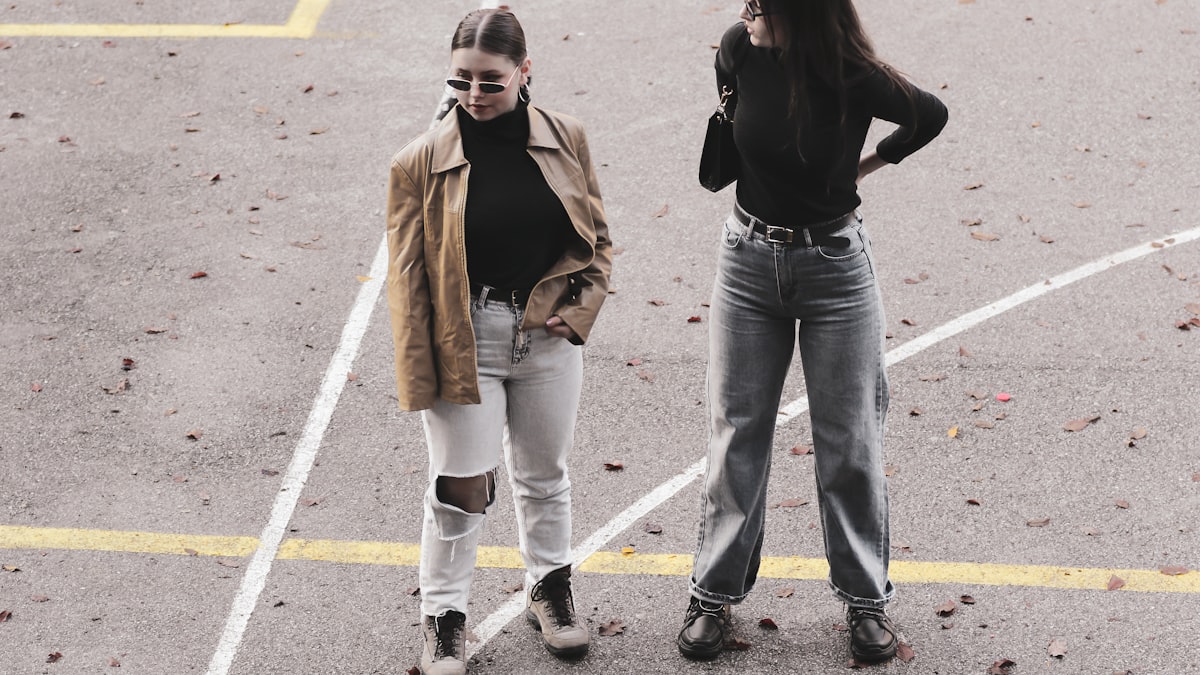korean-fashion-comparison-street-minimalist-outfits