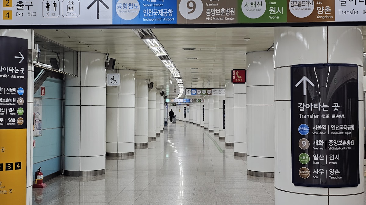 seoul-station-transit-signs-navigation
