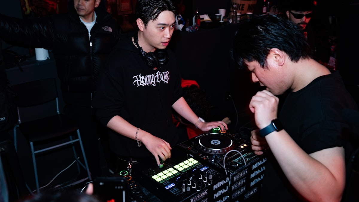 hongdae-live-music-indie-band-performance