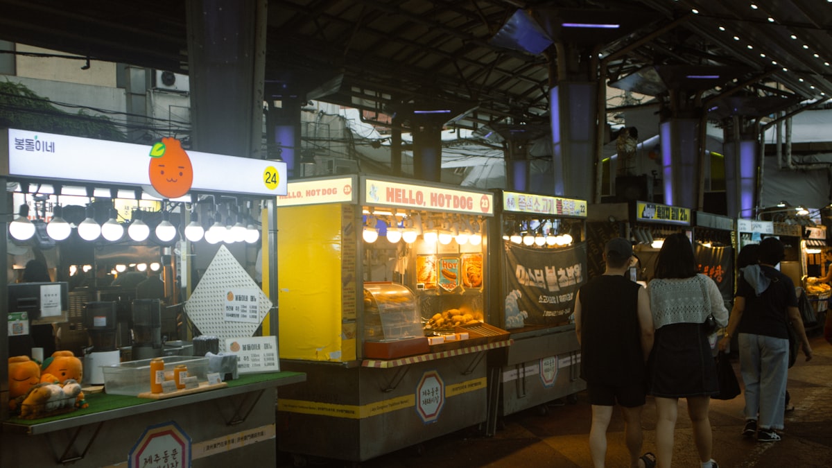 seoul tour guide local market