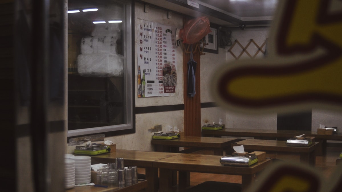 modern Korean restaurant interior Seoul